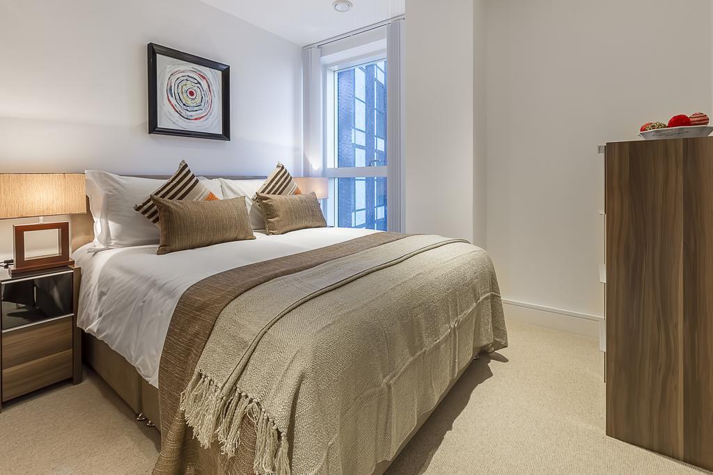 Lincoln Plaza Appartement Londen Buitenkant foto