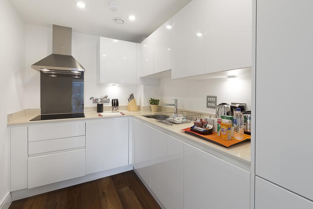 Lincoln Plaza Appartement Londen Kamer foto