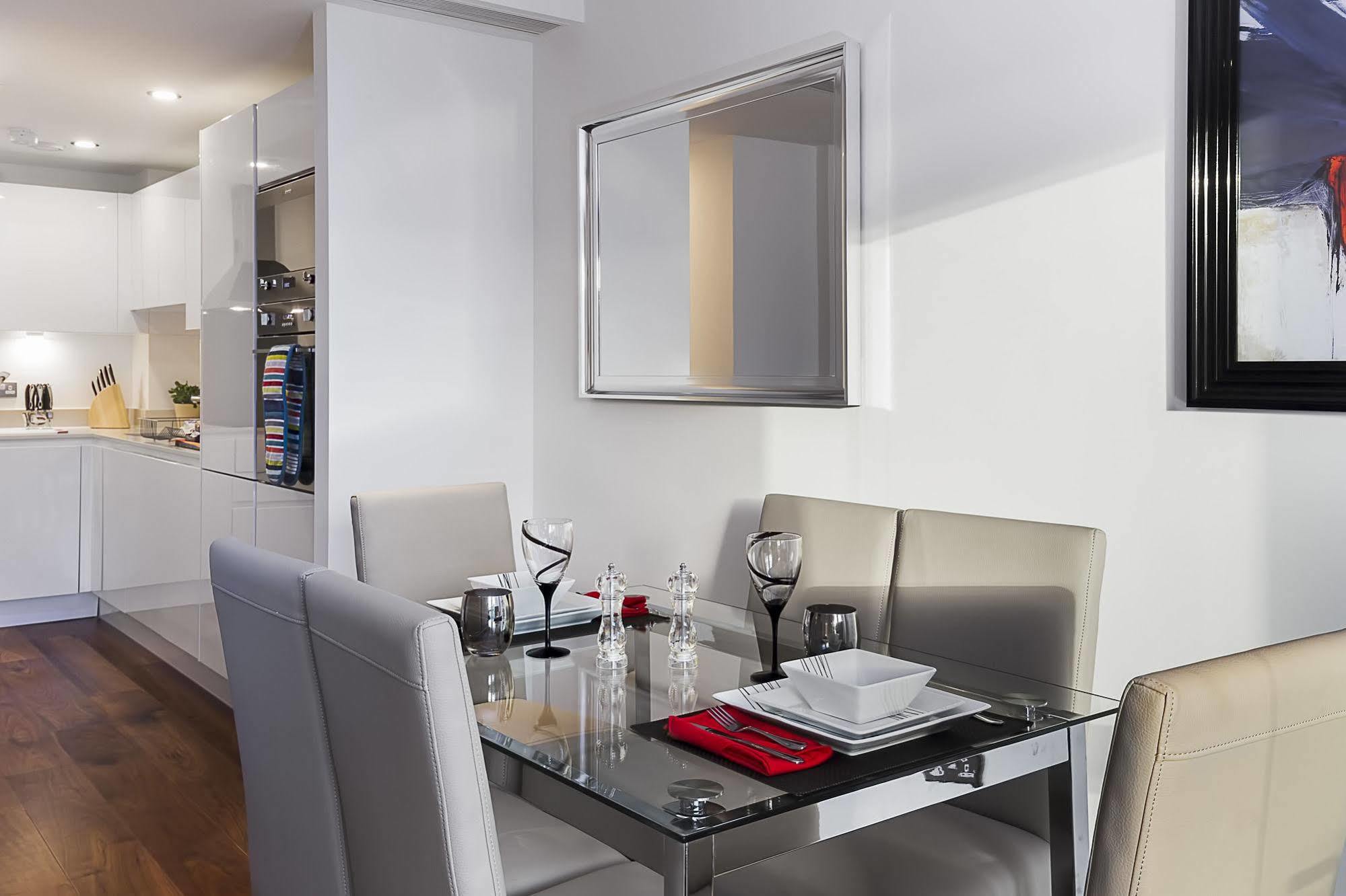 Lincoln Plaza Appartement Londen Buitenkant foto