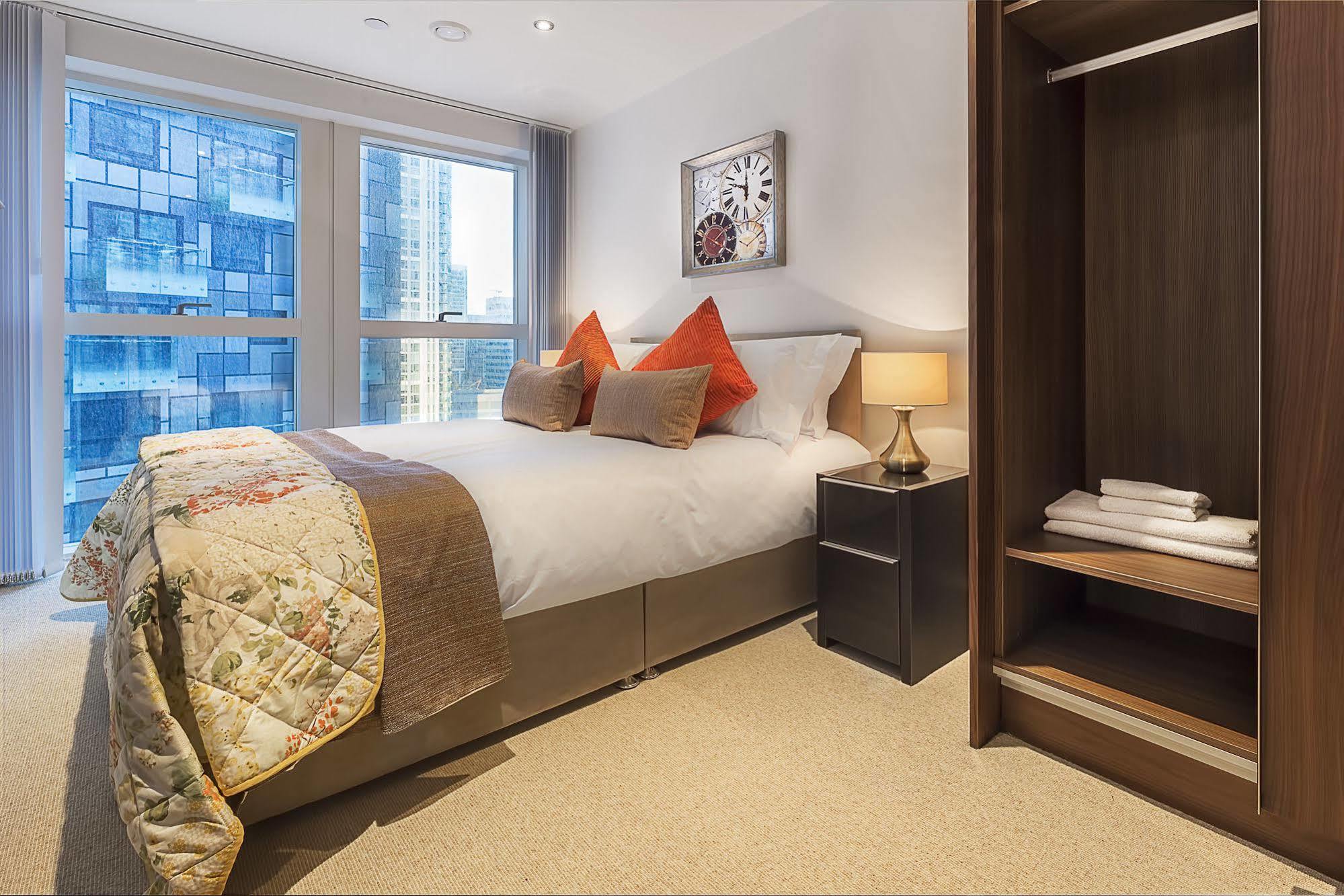 Lincoln Plaza Appartement Londen Buitenkant foto