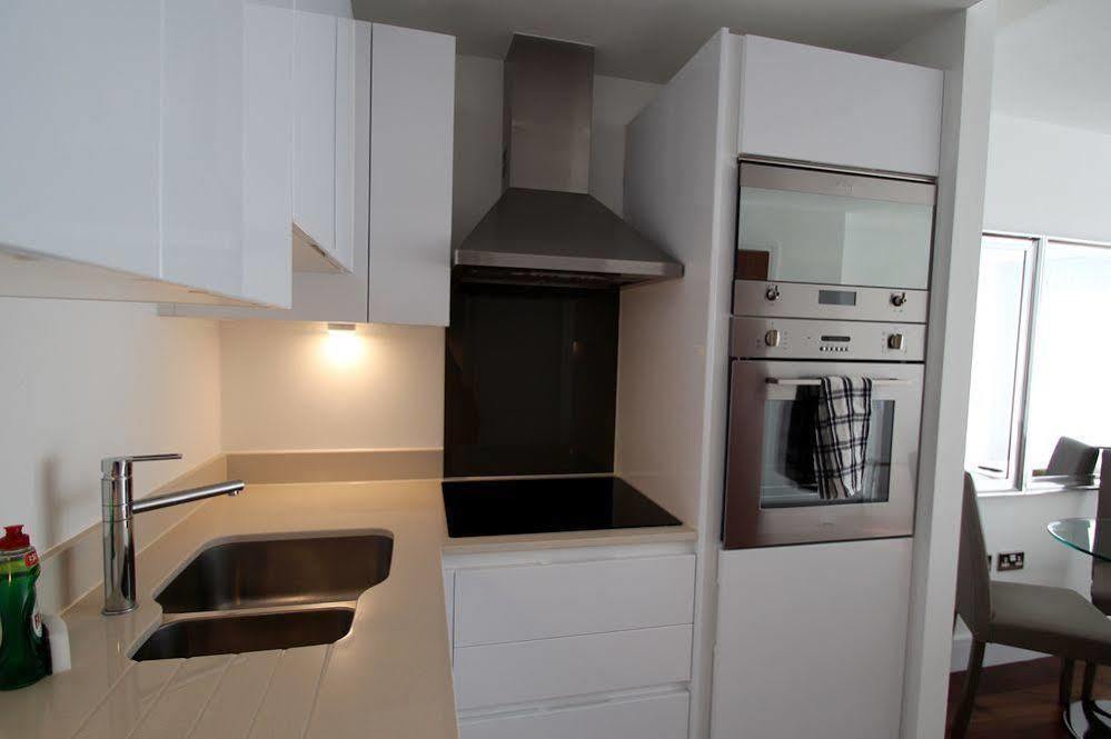 Lincoln Plaza Appartement Londen Buitenkant foto