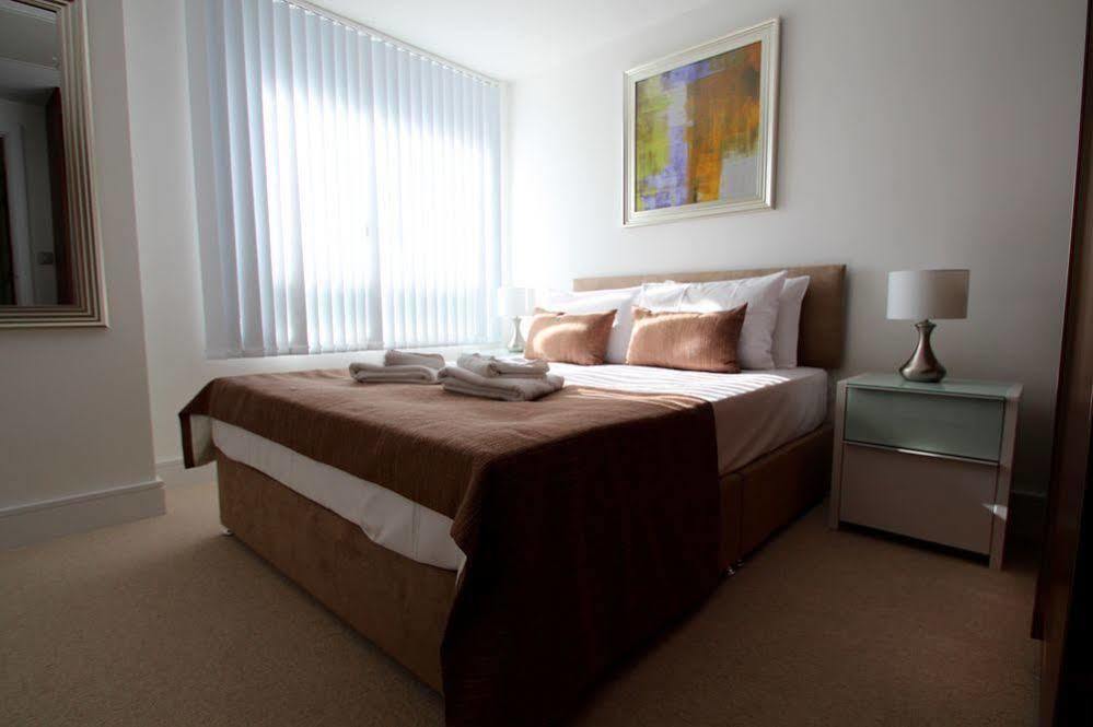 Lincoln Plaza Appartement Londen Buitenkant foto