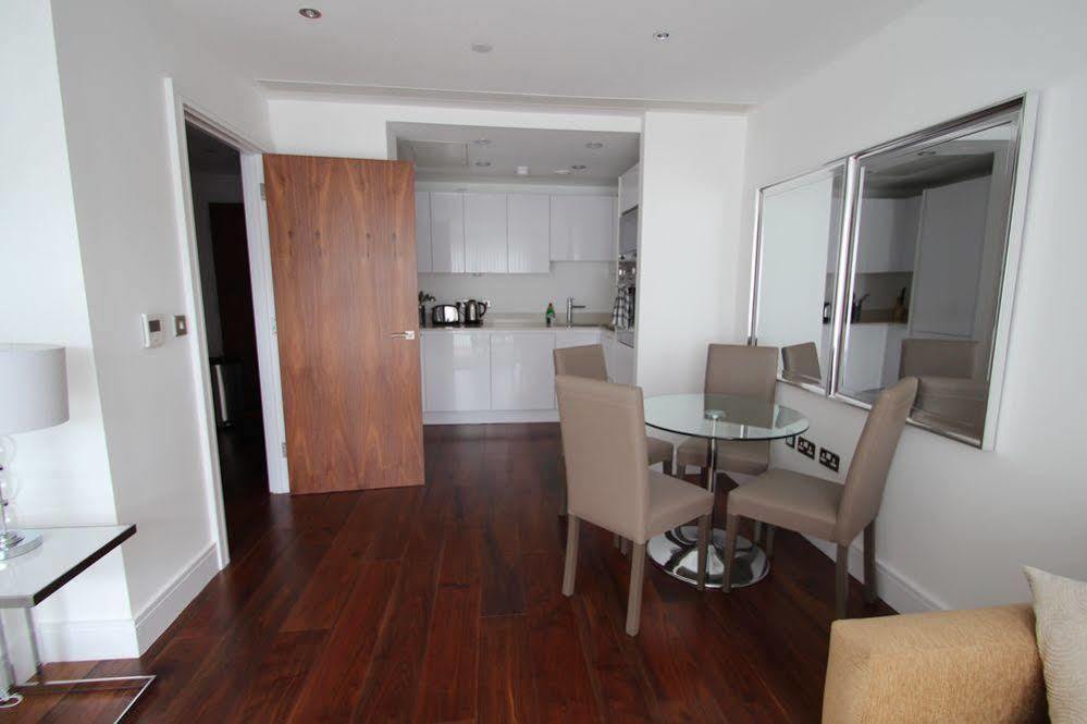 Lincoln Plaza Appartement Londen Buitenkant foto