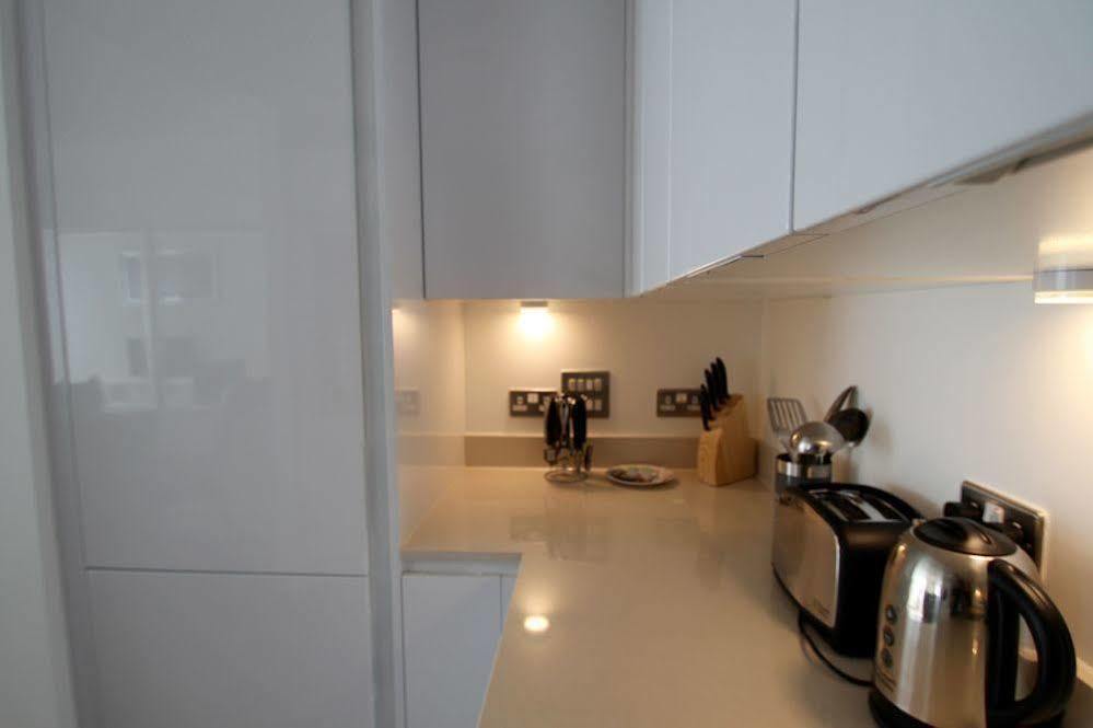 Lincoln Plaza Appartement Londen Buitenkant foto